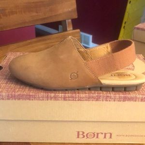 Born closed toed shoe